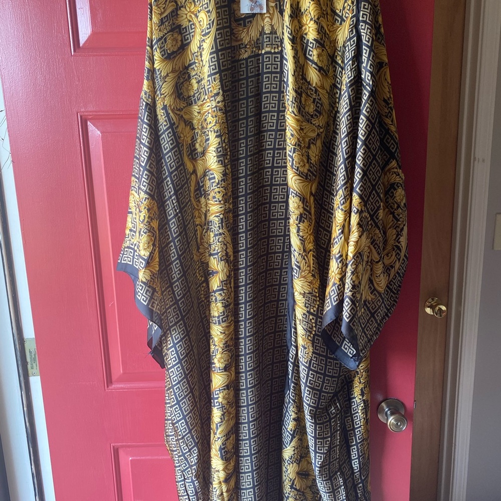 Lena Vie Black and Gold Patterned Kimono